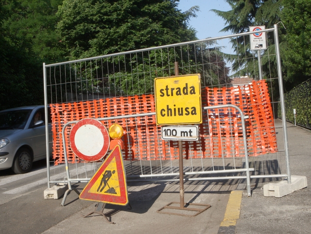 Via Dante, ancora code e caosIeri in via Prina in un’ora e venti