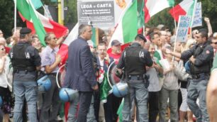 Monza, comitati e studenti protestano contro i ministeri