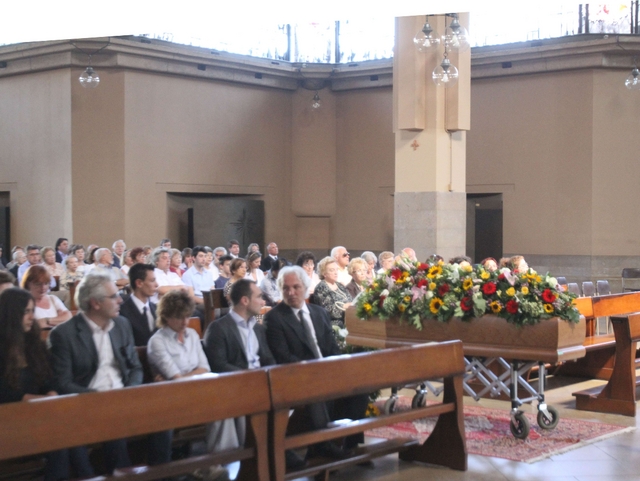 Monza, i funerali della ReggianiIl figlio: “Un fulmine a ciel sereno”