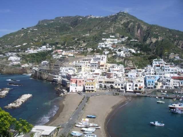 Sant’Angelo d’IschiaLe terme sul mare