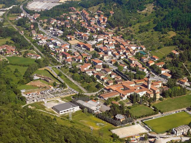 Pontida, una domenica tra le corti e le cascine