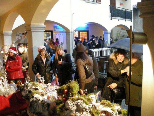 Cazzano in festa per il mercatino