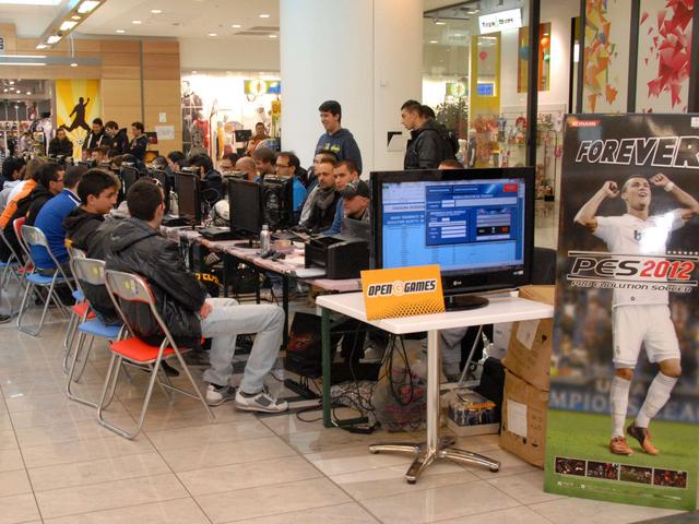 «Pro evolution soccer 2012»Boom e maxi torneo a Mapello