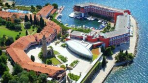 Portorose, l’estatesi tinge di blu