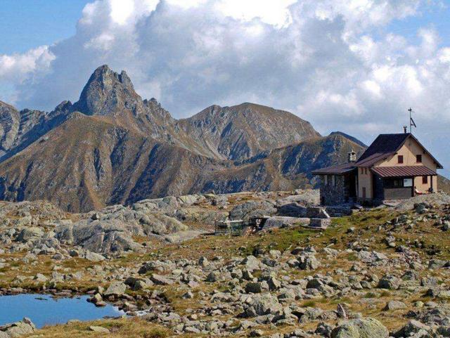 Ana-Cai: l’8 luglioin tredici rifugi