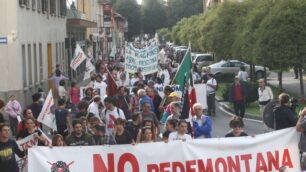 «No alla Pedemontana»Mille in marcia a Desio