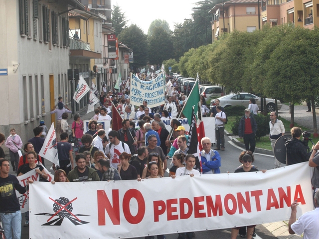 «No alla Pedemontana»Mille in marcia a Desio