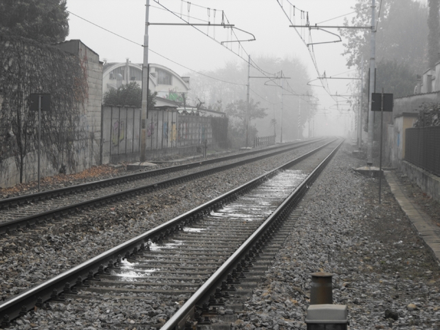 «Nostro figlio è scomparso»Si era gettato sotto il treno