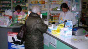 Giussano, rapinata farmacia Minaccia tutti col taglierino