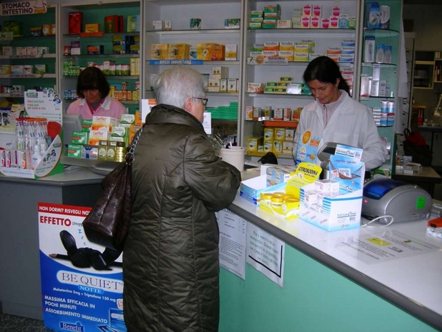 Giussano, rapinata farmacia Minaccia tutti col taglierino