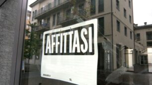 Desio, c’è una casa da affittare«Ma solo a una famiglia rumena»