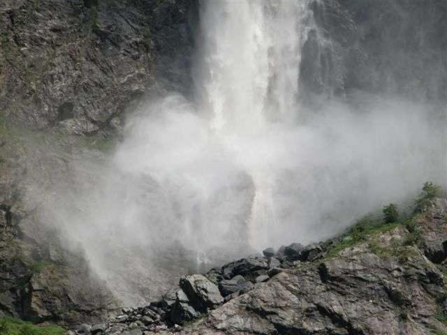 Sagre, musica e fuochi d’artificioSabato aprono le cascate del Serio