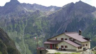 La buona cucina sale in vettaSi mangia nei rifugi orobici