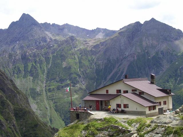 La buona cucina sale in vettaSi mangia nei rifugi orobici