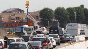 Viale Lombardia, traffico in tilta causa del cantiere del tunnel