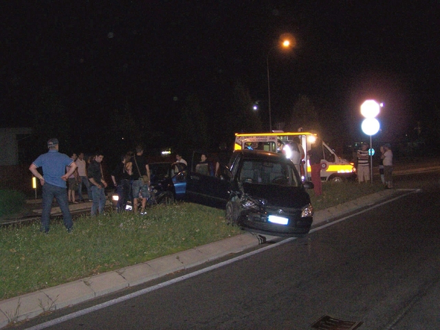 Seregno, incidente all’incrocioTre ragazze in ospedale