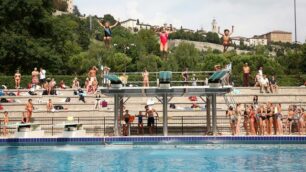 Piscine aperte fino a mezzanotteAll’Italcementi la festa dell’Acqua