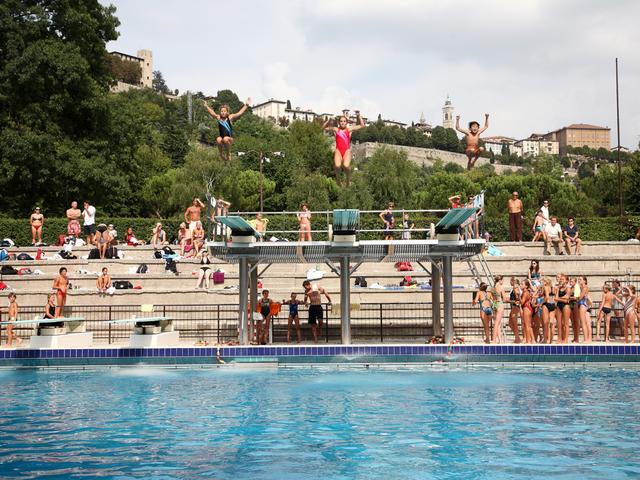 Piscine aperte fino a mezzanotteAll’Italcementi la festa dell’Acqua