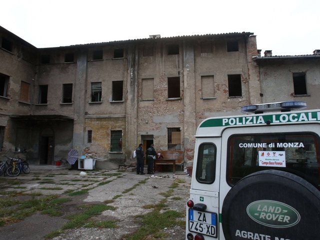 Monza, sgomberata la CascinazzaLa Locale allontana tre italiani