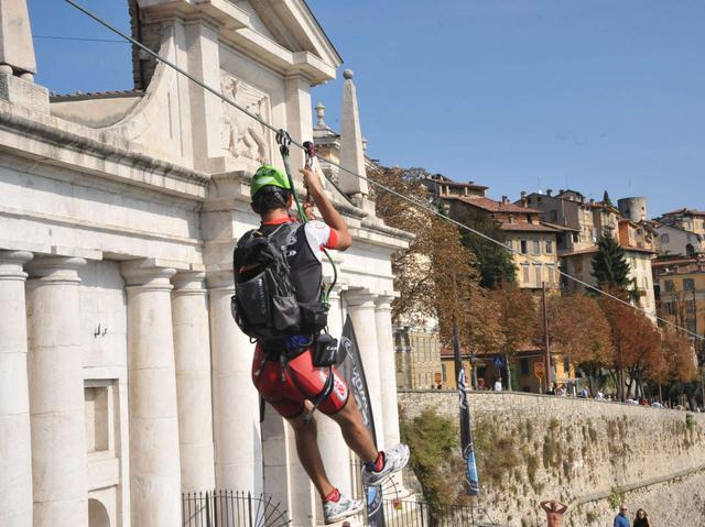 Giorni di adrenalina lungo le Muracon la teleferica da 180 metri