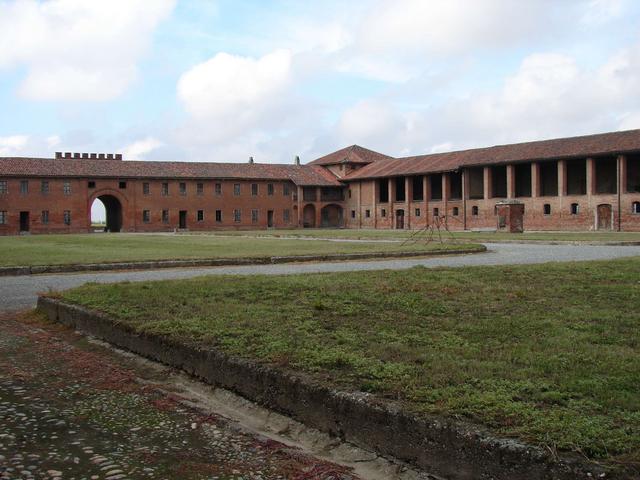 Le cascine del Vercellese«cattedrali» della vita agreste