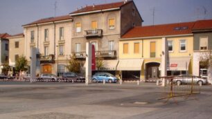 Piazza Libertà, un asfalto d’acquavertebra fratturata per un 60enne