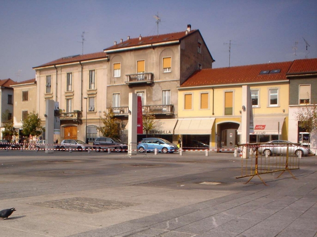 Piazza Libertà, un asfalto d’acquavertebra fratturata per un 60enne