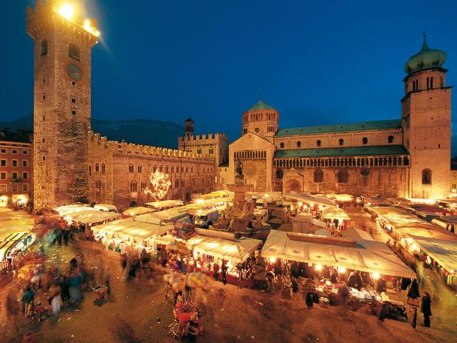 Il Trentino accendele luci dei mercatini