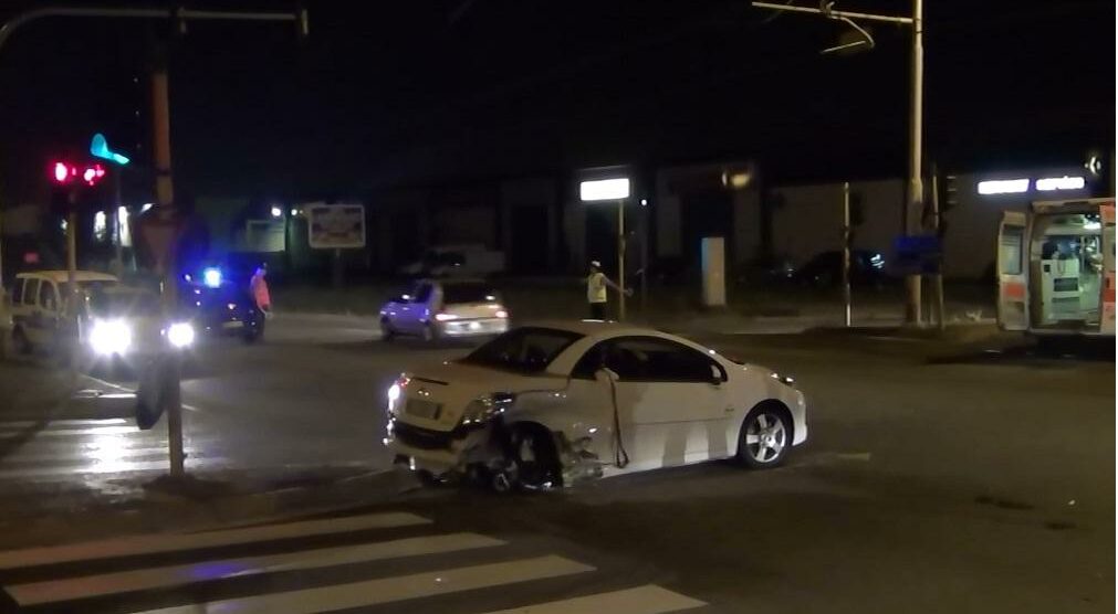 Paderno, un ubriaco fa «strike»Quattro auto distrutte e sei feriti