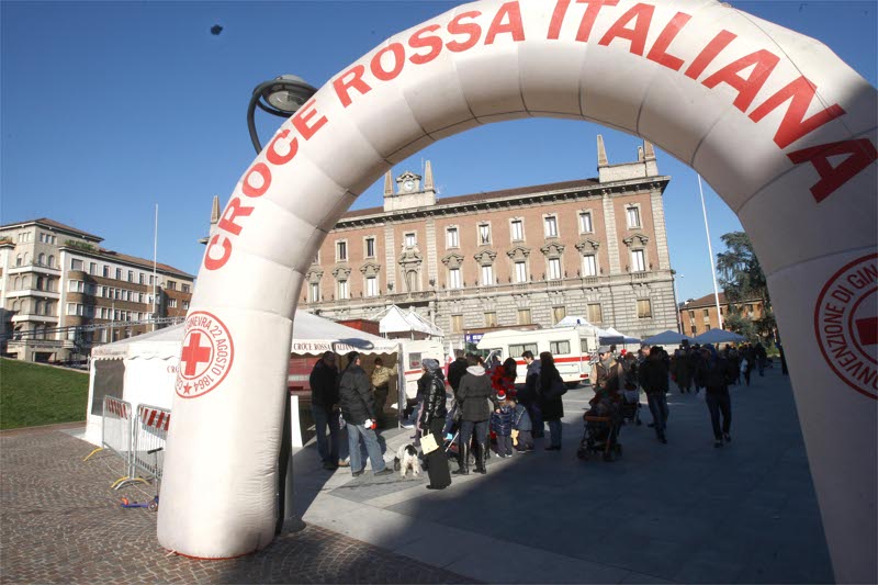 Croce rossa in piazza a Monza