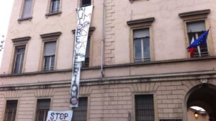 Monza, il Foa Boccaccio occupa il palazzo dei Servizi sociali di via Appiani