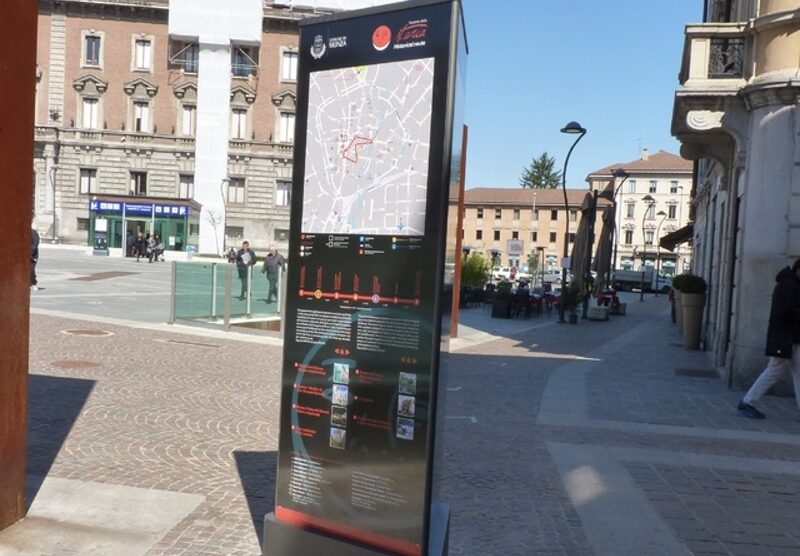 I totem turistici nel centro di Monza