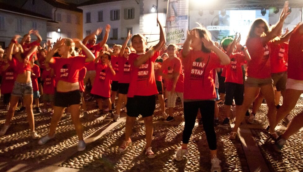 Flash mob per il Rugby MonzaIn Duomo c’è la Danza Kuduro