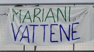 Uno degli striscioni apparsi oggi in città.