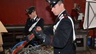 I carabinieri alle prese con del rame rubato