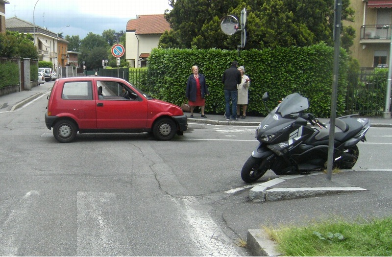 I mezzi coinvolti nell’incidente a Vedano al Lambro