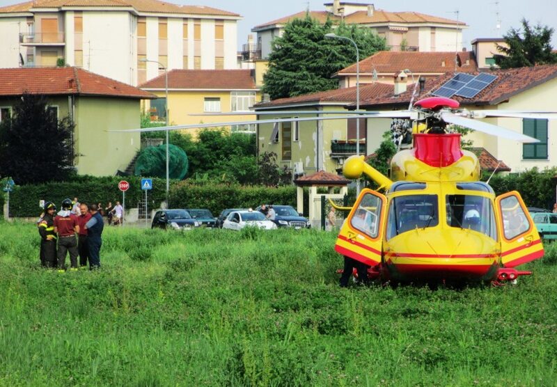 Infortunio sul lavoro a Carate Brianza, intervenuto l’elisoccorso  (Foto Alessandra Botto Rossa)