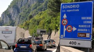 Code sulla SS 36 verso nord: è partito il primo esodo estivo