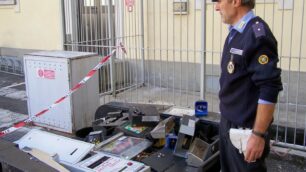 Alcune slot machine rubate recuperate dagli agenti della polizia locale a Seregno