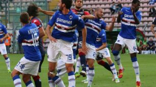 In casa di una cilena trovato un orecchino con il logo della Sampdoria provento di rapina