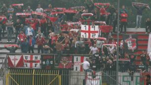 Monza, i tifosi in curva allo stadio Brianteo