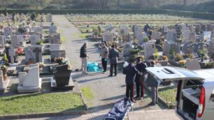 L’intervento dei carabinieri al cimitero maggiore