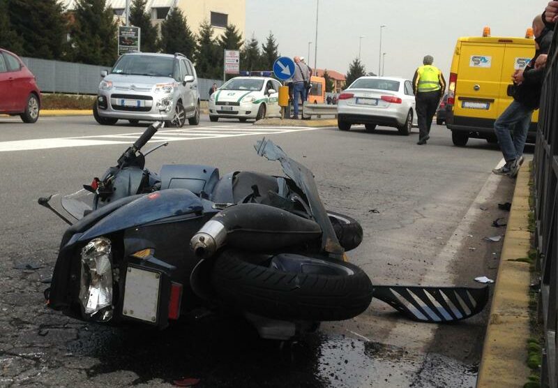 Monza, l'incidente di viale Libertà (foto Radaelli)