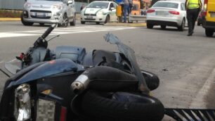 Monza, incidente tra scooter e auto in via Libertà