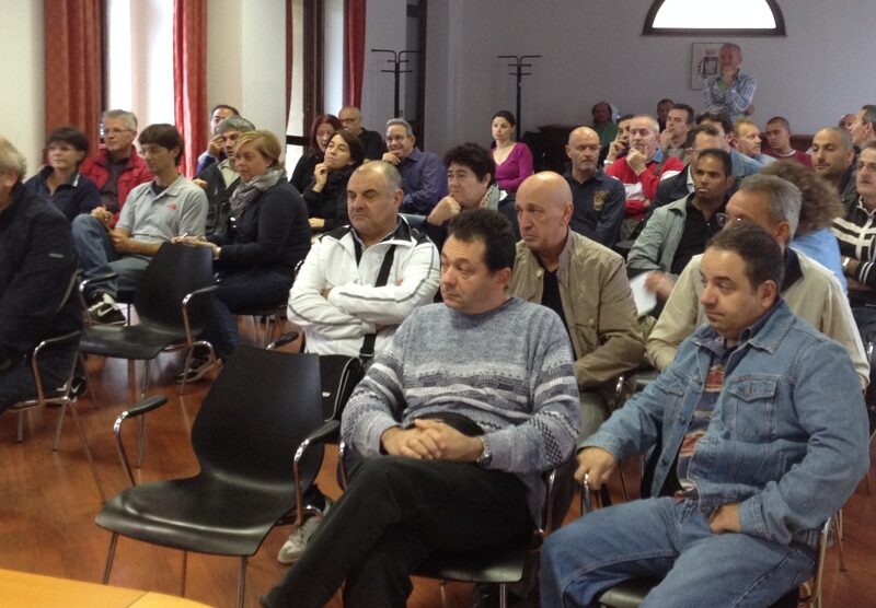 Alcea,  i lavoratori in assemblea.