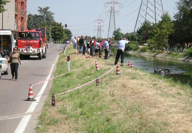 Limbiate - Altro caso: estate 2009, una mamma finì con due figli a bordo nel canale. Vertenza in corso