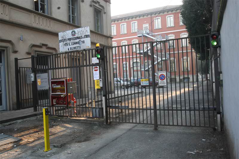 L’ingresso dell’istituto Olivetti di Monza