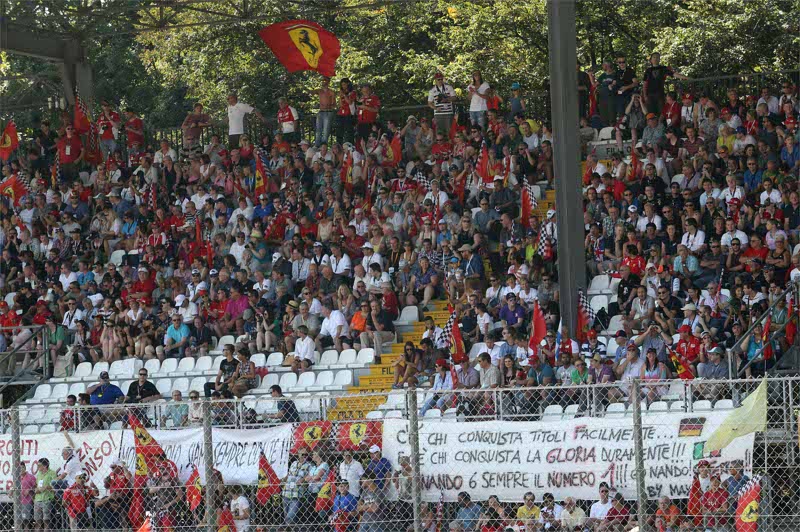 Monza Gran premio d’Italia di F 1. Il pubblico sugli spalti (Foto Radaelli)