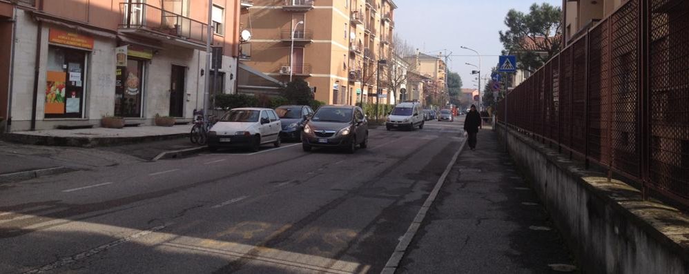 Strappa una borsa e scappa: bloccato dai passanti, arrestato dai carabinieri di Arcore