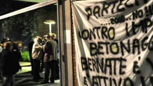 Arcore, una protesta contro l’impianto di betonaggio a Bernate